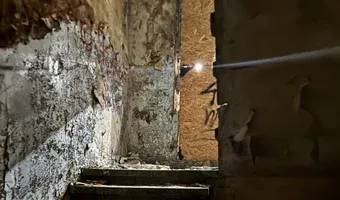 Zdjęcie opuszczonego miejsca: Duży blok mieszkalny, Warszawa