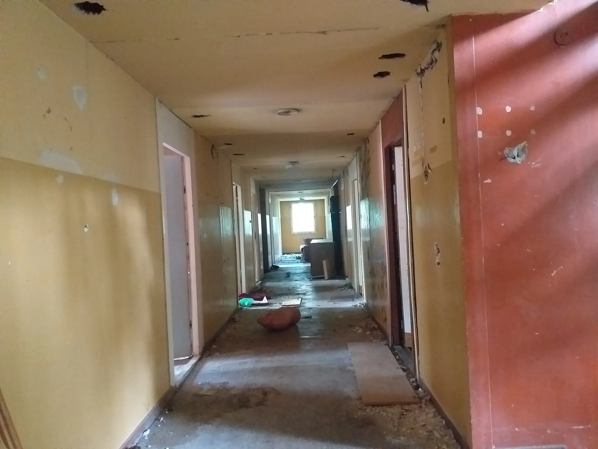 Zdjęcie opuszczonego miejsca: Opuszczony hotel z wyposażeniem