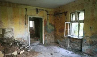 Zdjęcie opuszczonego miejsca: Opuszczony dom w cisku