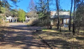 Zdjęcie opuszczonego miejsca: Ośrodek wypoczynkowy " Portus "nad jez. Gołuń