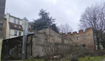 Zdjęcie opuszczonego miejsca: Zabytkowe mury.