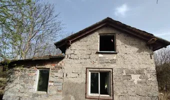 Zdjęcie opuszczonego miejsca: Opuszczony dom na skraju lasu