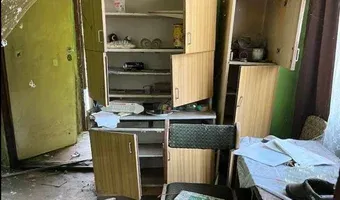 Zdjęcie opuszczonego miejsca: Opuszczony dom z przyczepą campingową