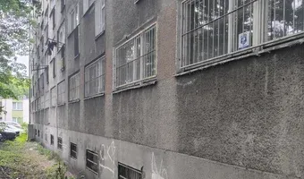 Zdjęcie opuszczonego miejsca: Opuszczony dobrze zachowany blok.