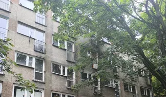 Zdjęcie opuszczonego miejsca: Opuszczony dobrze zachowany blok.