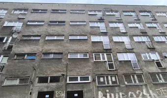 Zdjęcie opuszczonego miejsca: Opuszczony dobrze zachowany blok.