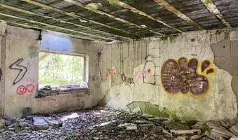 Zdjęcie opuszczonego miejsca: Pieczarkarnia i dom mieszkalny