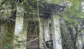 Zdjęcie opuszczonego miejsca: Willa w lesie