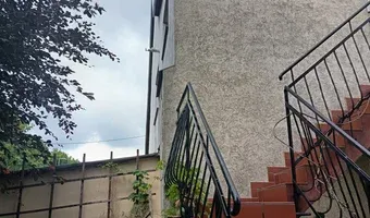 Zdjęcie opuszczonego miejsca: Opuszczony domek z garażem