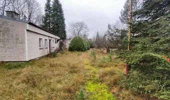 Zdjęcie opuszczonego miejsca: Fabryka oraz parę domków letniskowych