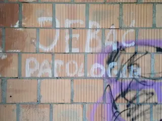 Miniatura: Niedokonczone bloki na gorce narodowej