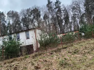 Miniatura: Kilka opuszczonych budynków