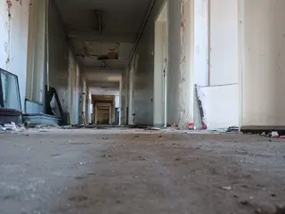 Miniatura: Opuszczona klinika ginekologii i położnictwa