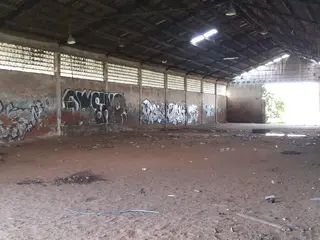 Miniatura: Puszczony hangar