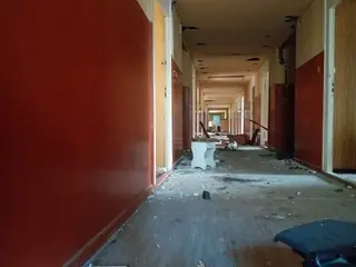Miniatura: Opuszczony hotel z wyposażeniem