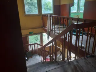 Miniatura: Opuszczony hotel z wyposażeniem
