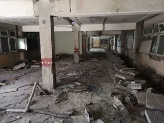 Miniatura: Opuszczona przychodnia przy KWK Śląsk